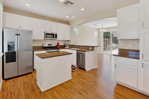 Kitchen - 1901 Fall River Dr, Linda, CA 95901 photo 6 of 11