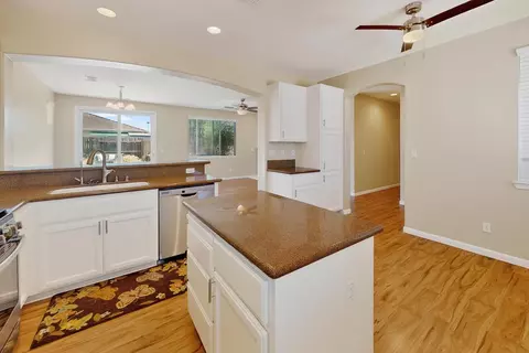 Kitchen - 1901 Fall River Dr, Linda, CA 95901 photo 8 of 11