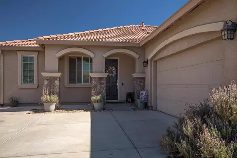 Exterior - 1901 Fall River Dr, Linda, CA 95901 photo 3 of 5