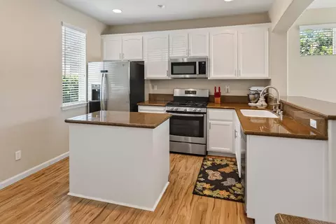 Kitchen - 1901 Fall River Dr, Linda, CA 95901 photo 7 of 11