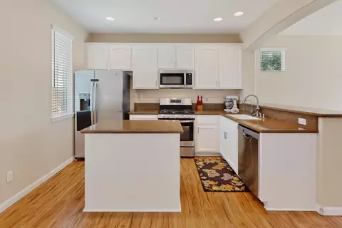 Kitchen - 1901 Fall River Dr, Linda, CA 95901 photo 4 of 11