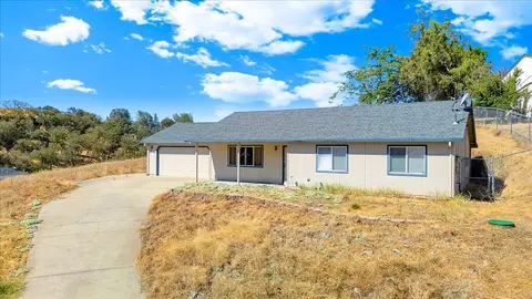 3665 Huckleberry Ln, Valley Springs, CA 95252