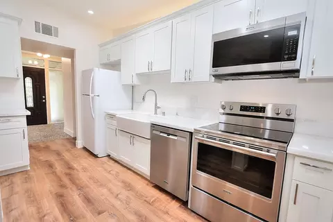 Kitchen - 4929 Clear Cir, Carmichael, CA 95608 photo 5 of 9