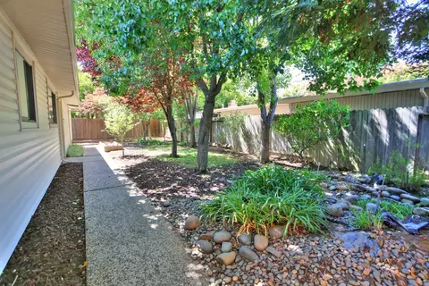 Exterior - 4929 Clear Cir, Carmichael, CA 95608 photo 12 of 17