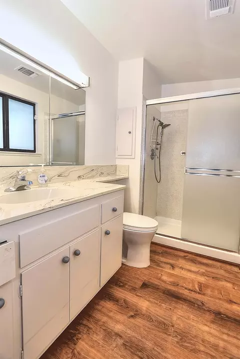Bath - 4929 Clear Cir, Carmichael, CA 95608 photo 3 of 7