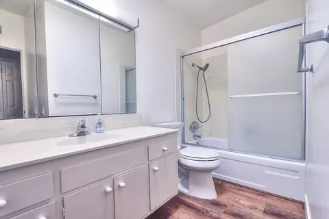 Bath - 4929 Clear Cir, Carmichael, CA 95608 photo 5 of 7
