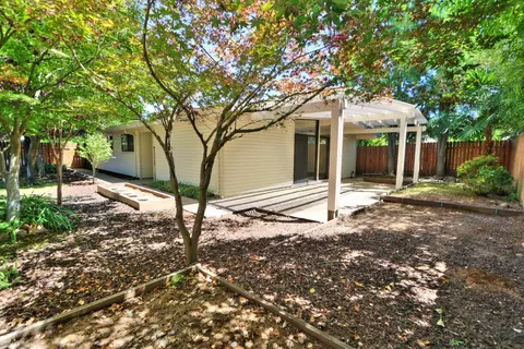 Exterior - 4929 Clear Cir, Carmichael, CA 95608 photo 7 of 17