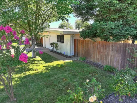 Exterior - 4929 Clear Cir, Carmichael, CA 95608 photo 17 of 17