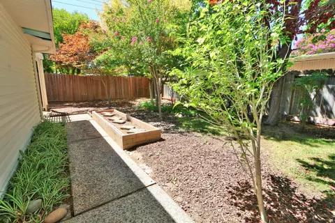 Exterior - 4929 Clear Cir, Carmichael, CA 95608 photo 13 of 17
