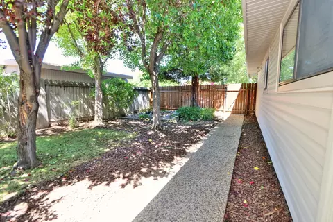 Exterior - 4929 Clear Cir, Carmichael, CA 95608 photo 15 of 17