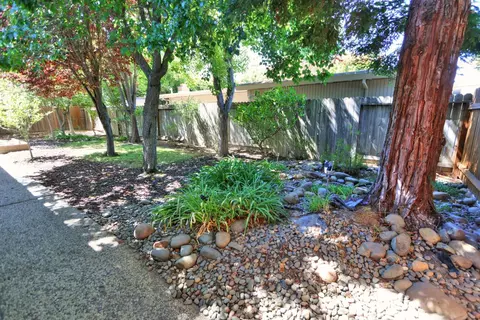 Exterior - 4929 Clear Cir, Carmichael, CA 95608 photo 14 of 17
