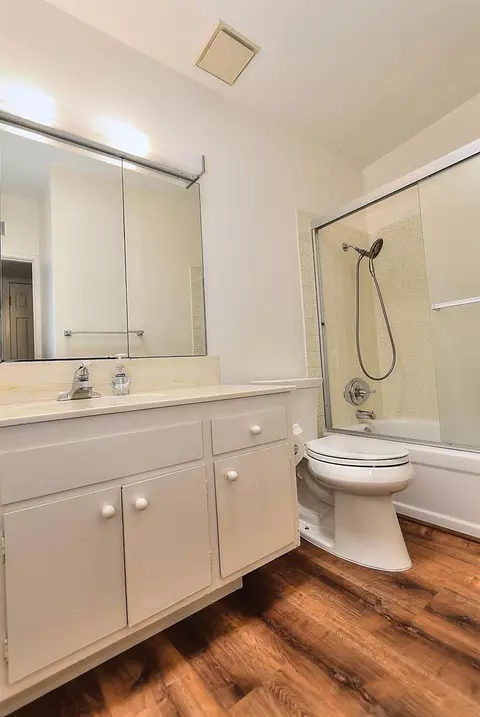 Bath - 4929 Clear Cir, Carmichael, CA 95608 photo 6 of 7
