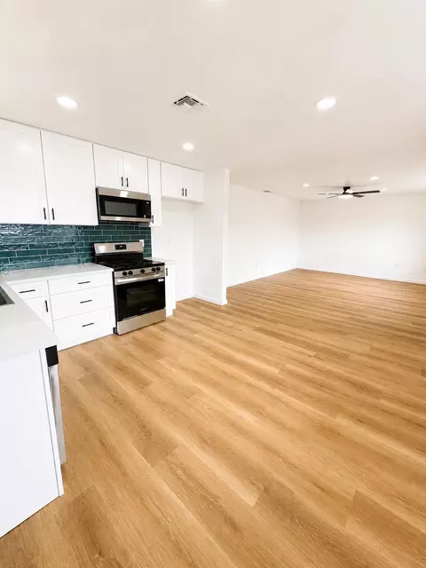 Kitchen - 4372 Evelyn Dr, Olivehurst, CA 95961 photo 2 of 4