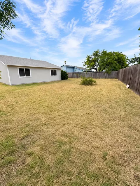 Exterior - 4372 Evelyn Dr, Olivehurst, CA 95961 photo 6 of 8