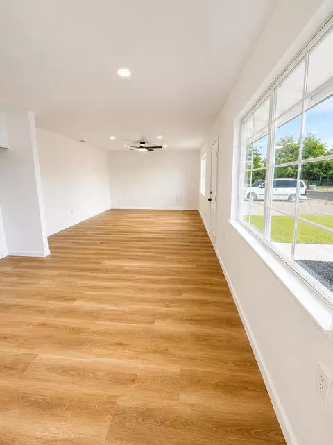 Living - 4372 Evelyn Dr, Olivehurst, CA 95961 photo 2 of 2