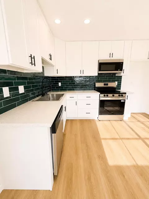 Kitchen - 4372 Evelyn Dr, Olivehurst, CA 95961 photo 4 of 4