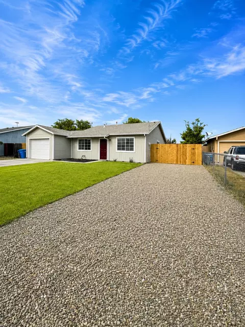 Exterior - 4372 Evelyn Dr, Olivehurst, CA 95961 photo 2 of 8