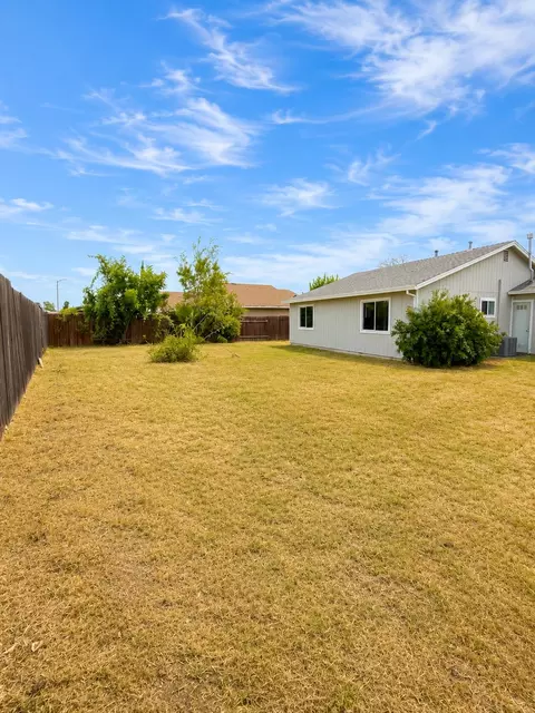 Exterior - 4372 Evelyn Dr, Olivehurst, CA 95961 photo 7 of 8