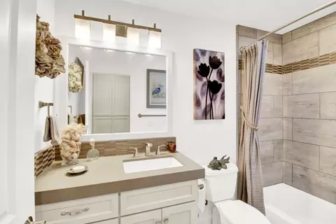 Bath - 762 E Milgeo Ave, Ripon, CA 95366 photo 3 of 3