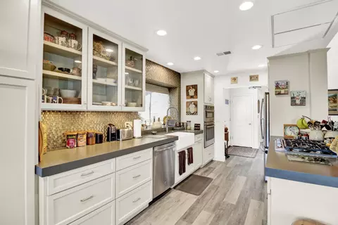 Kitchen - 762 E Milgeo Ave, Ripon, CA 95366 photo 3 of 6