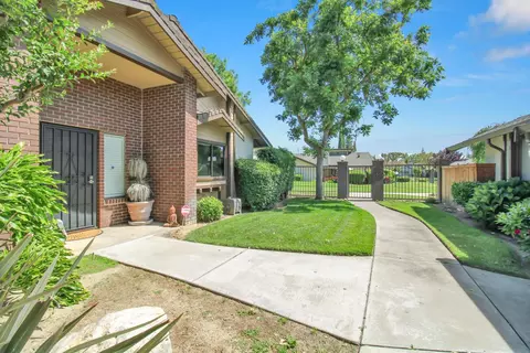 Exterior - 762 E Milgeo Ave, Ripon, CA 95366 photo 2 of 11
