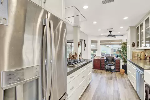 Kitchen - 762 E Milgeo Ave, Ripon, CA 95366 photo 4 of 6