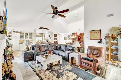 Living - 762 E Milgeo Ave, Ripon, CA 95366 photo 2 of 5