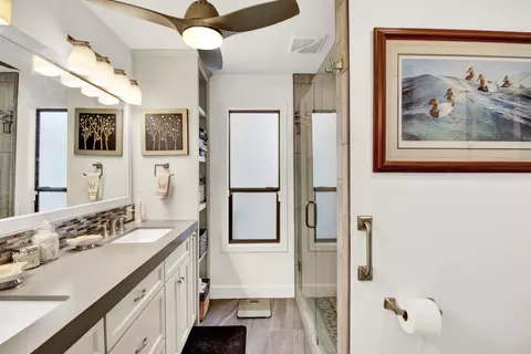 Bath - 762 E Milgeo Ave, Ripon, CA 95366 photo 1 of 3