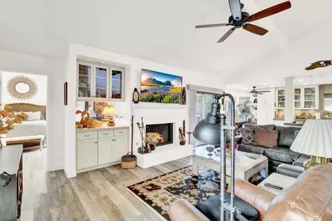 Living - 762 E Milgeo Ave, Ripon, CA 95366 photo 4 of 5