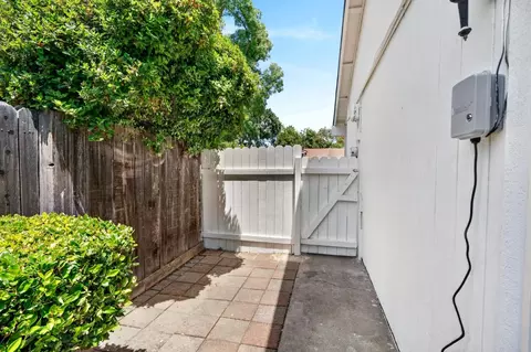 Exterior - 2318 E 8th St, Davis, CA 95618 photo 3 of 5