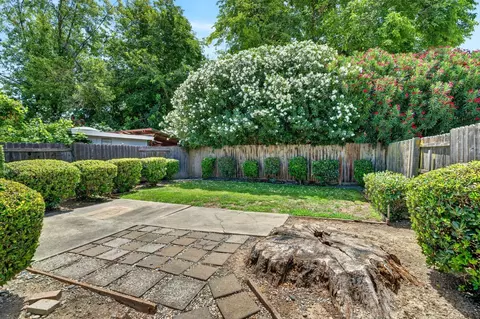 Exterior - 2318 E 8th St, Davis, CA 95618 photo 4 of 5