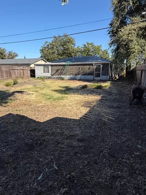 Exterior - 711 E Longview Ave, Stockton, CA 95207 photo 4 of 4