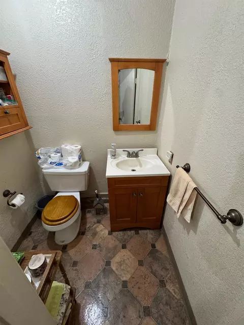 Bath - 711 E Longview Ave, Stockton, CA 95207 photo 2 of 2