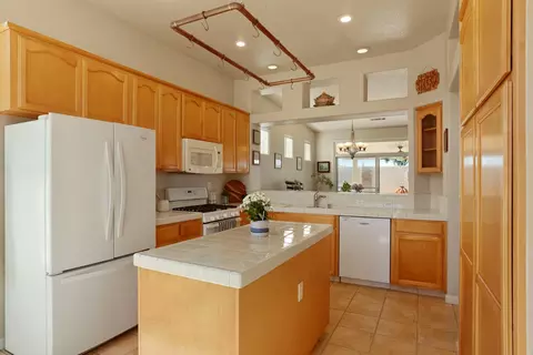 Kitchen - 1802 Matterhorn St, Manteca, CA 95337 photo 5 of 8