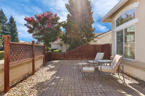 Exterior - 1802 Matterhorn St, Manteca, CA 95337 photo 6 of 10