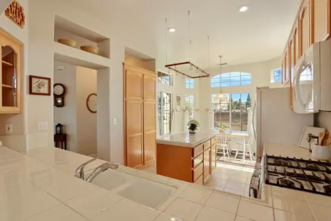 Kitchen - 1802 Matterhorn St, Manteca, CA 95337 photo 7 of 8