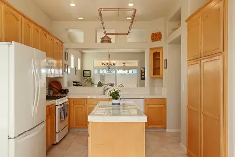 Kitchen - 1802 Matterhorn St, Manteca, CA 95337 photo 4 of 8