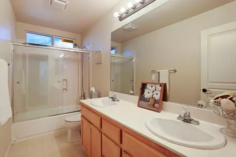 Bath - 1802 Matterhorn St, Manteca, CA 95337 photo 3 of 3