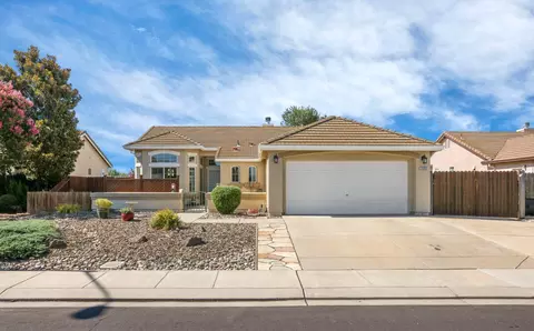 1802 Matterhorn St, Manteca, CA 95337