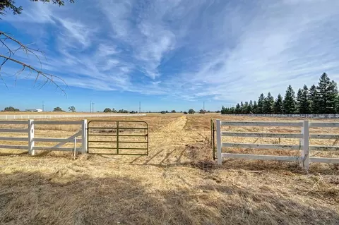 Exterior - 19997 E Liberty Rd, Clements, CA 95227 photo 9 of 31