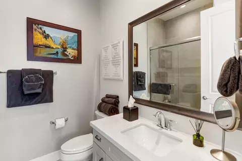 Bath - 910 Fallen Timber Ct, Rocklin, CA 95765 photo 6 of 7