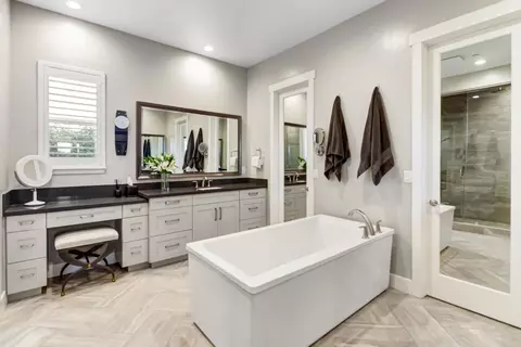 Bath - 910 Fallen Timber Ct, Rocklin, CA 95765 photo 1 of 7