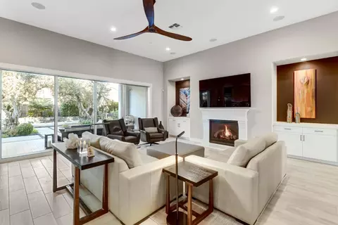 Living - 910 Fallen Timber Ct, Rocklin, CA 95765 photo 1 of 3