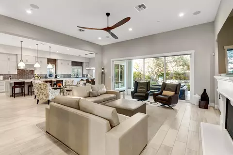 Living - 910 Fallen Timber Ct, Rocklin, CA 95765 photo 3 of 3