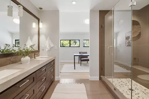 Bath - 901 Pamplona Ave, Davis, CA 95616 photo 2 of 4