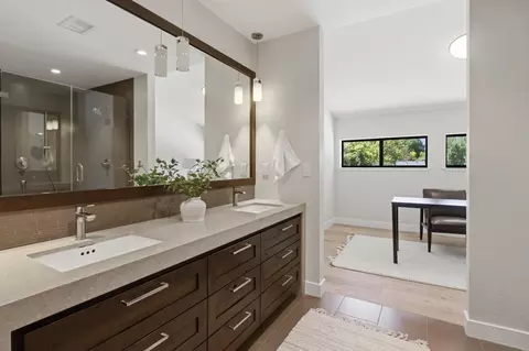 Bath - 901 Pamplona Ave, Davis, CA 95616 photo 3 of 4