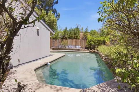 Exterior - 901 Pamplona Ave, Davis, CA 95616 photo 6 of 7