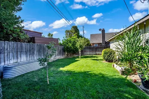 Exterior - 624 El Capitan Ave, Manteca, CA 95337 photo 4 of 5