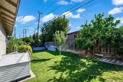 Exterior - 624 El Capitan Ave, Manteca, CA 95337 photo 5 of 5