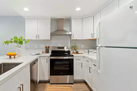 Kitchen - 3401 Bermuda Ave #10, Davis, CA 95616 photo 2 of 3